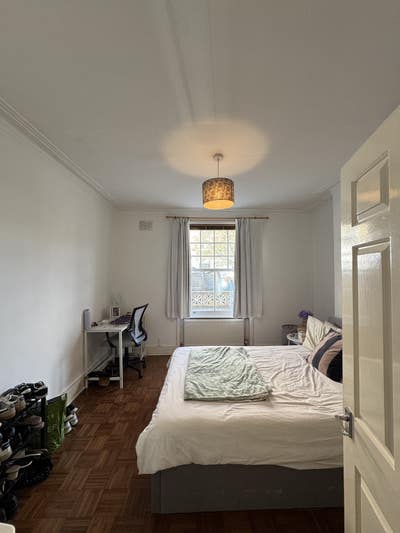 Beautiful Room Available in Parsons Green  Main Photo