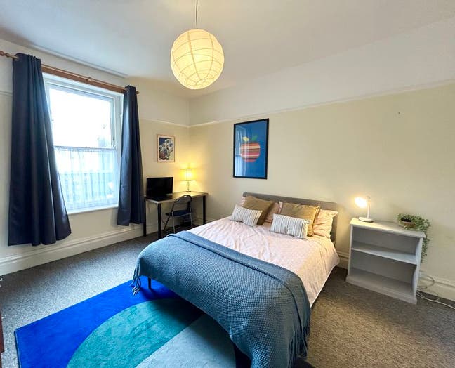 Very Large Double - All Bills, No Deposit, Redland Main Photo