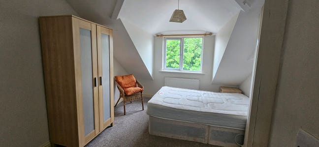 Bills inc; V large bedroom ensuite; 3 beds; female Main Photo