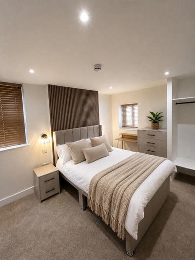 En-Suite Room's – Driveway & Cinema Room🎬 Main Photo