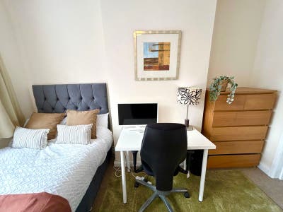 Double - All Bills, No Deposit, Greenbank Main Photo