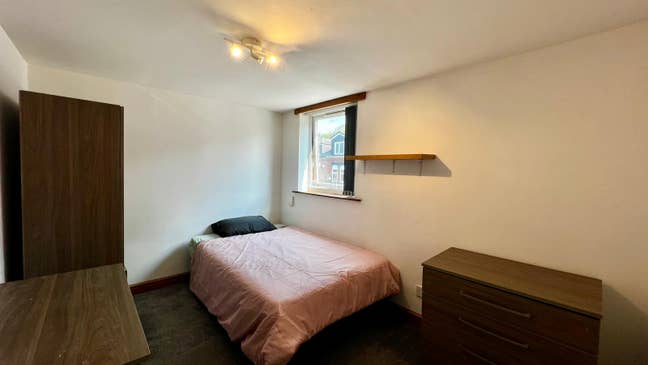 UC/DSS - 2 Clean Double Rooms - &pound;0 Rent &pound;0 Service Main Photo