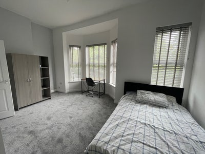  ** Modern Houseshare ** Available Mid April Main Photo