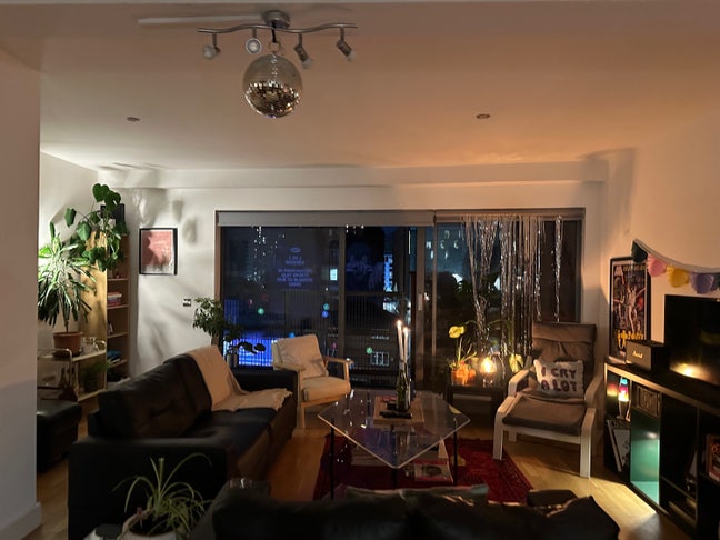 Gorgeous bedroom - female and Lesbian ONLY Main Photo