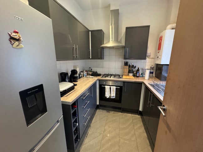 Spacious Double Room with all bills included Main Photo