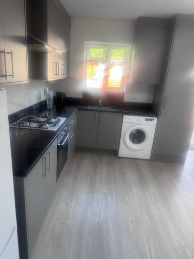 2 bedroom apartment Main Photo