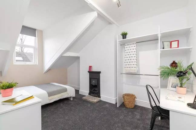 Room available Blenheim Square Main Photo