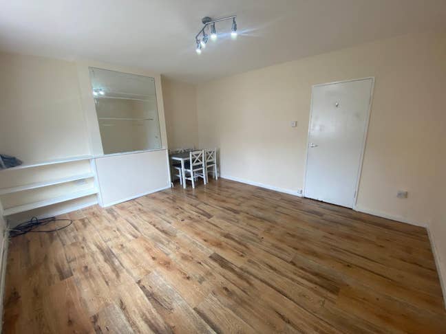 Spacious 2 Bedroom Flat to let in Barkingside Main Photo