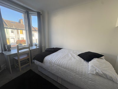 *Amazing Brand New Refurbished Rooms All En-Suite Main Photo