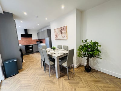 Ensuite Double Bedrooms in Professional House Shar Main Photo