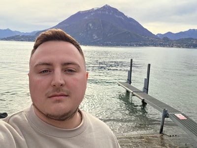 Professional Male seeks a double room Main Photo