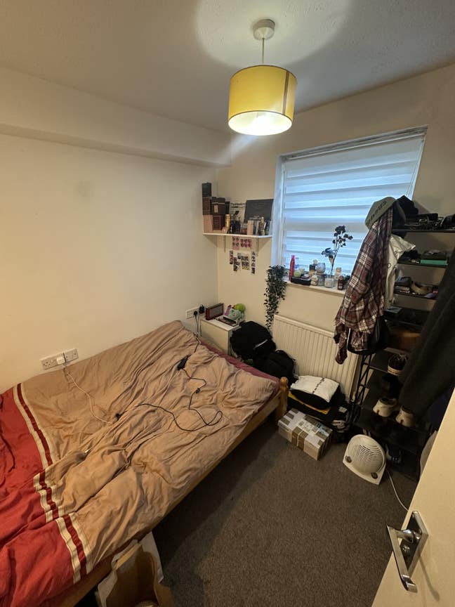 Room in an amazing location Main Photo