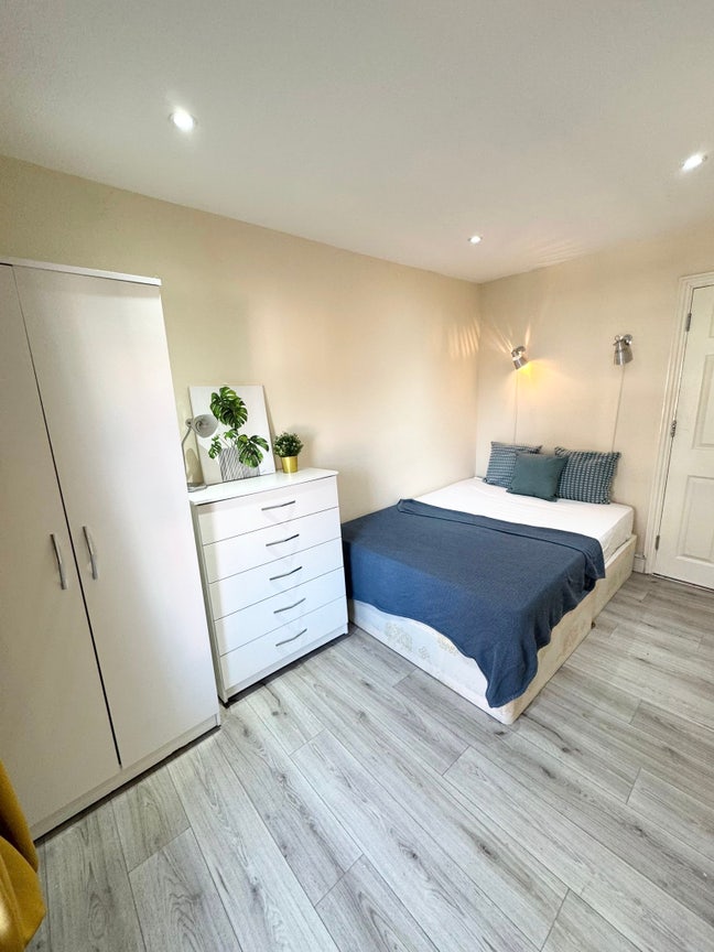 Kilburn Area, Spacious Double Room as Single Use Main Photo