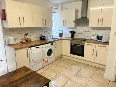 4 bed house to rent  Main Photo