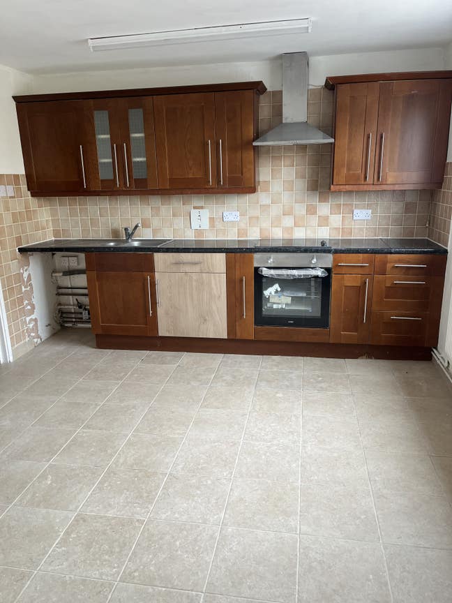 3 Bed House Share Available for Guardianship Main Photo