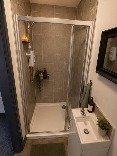 🏡 Spacious Double En-Suite Rooms  Main Photo