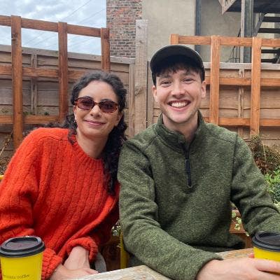 Professional couple looking for short-term room Main Photo