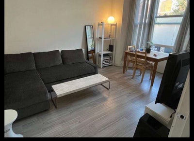 Cheap room in a big modern cozy house Main Photo
