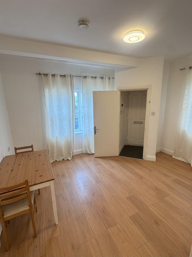  2 x Bedroom Flat to let in Easton Main Photo