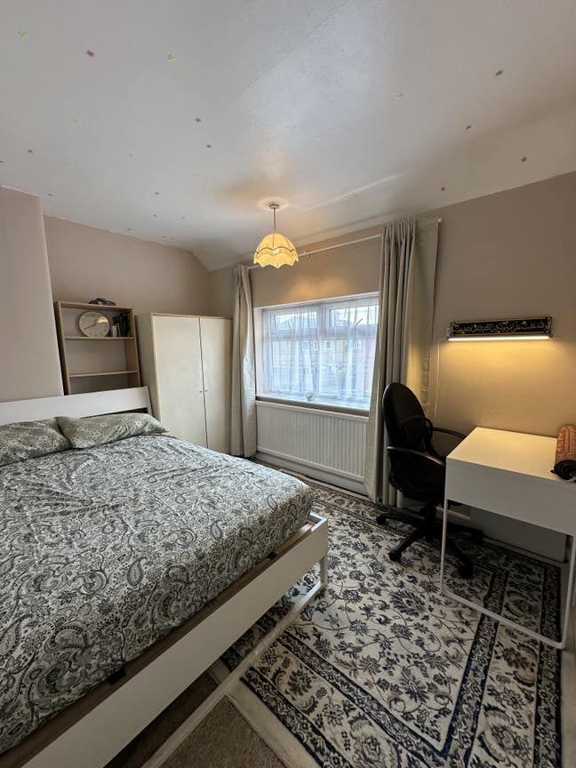 Double & Single furnished room in BS15 Main Photo