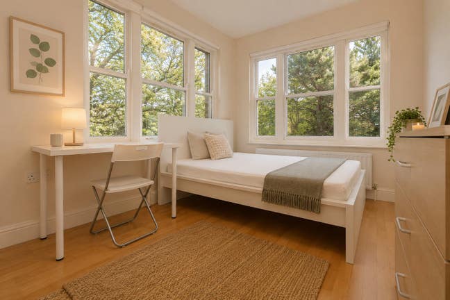 Stunning Ensuite-Lovely 3 Beds Flat! Charming Area Main Photo