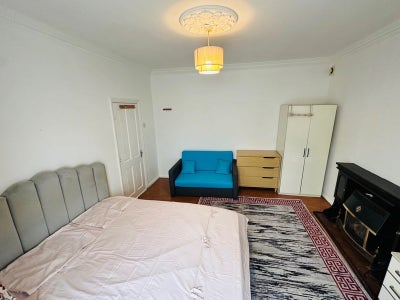 2 Double room is available for rent in - IG11 7QE Main Photo