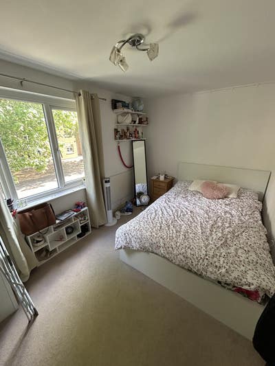Large Double Room in Bow Main Photo