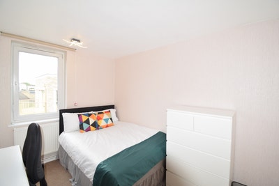 Fulham Living: 2 Bright Rooms | Bills not Included Main Photo