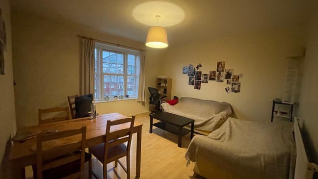 Sublet room available from May 20th-September 11th Main Photo