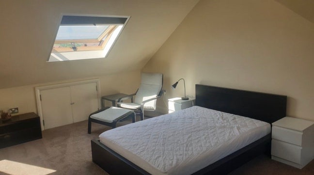 Huge Loft En-Suite Room – All Bills Included  Main Photo