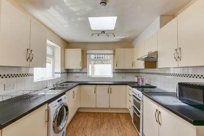 August: No Deposit Huge Rooms Main Photo