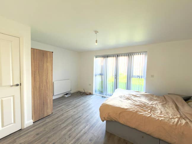  ✨Spacious Double Room with Private Garden Access  Main Photo