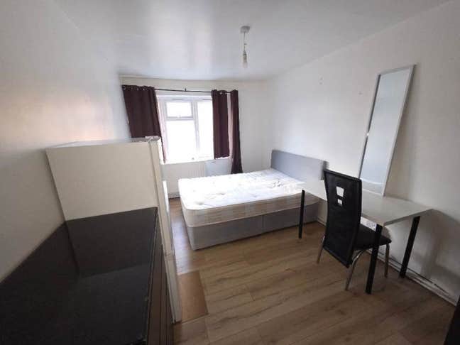 Big Furnished Room Near Plaistow Station – E13 Main Photo