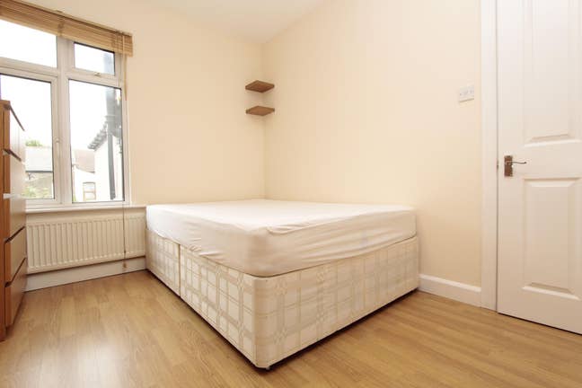 Last cheap room in Upton Park E6 to move ASAP Main Photo