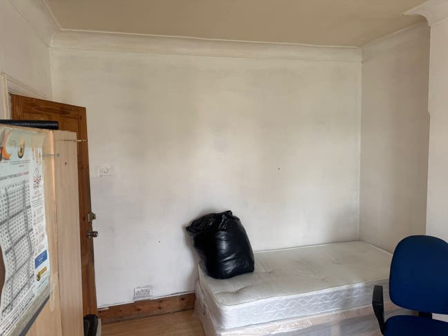  Double Room Available -&pound;650– E6 6DU Main Photo
