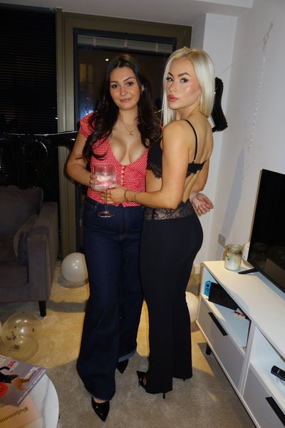 Hey!   I’m currently living in Manchester w... Main Photo