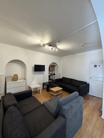 Double room in a friendly house, Shepherd's Bush  Main Photo