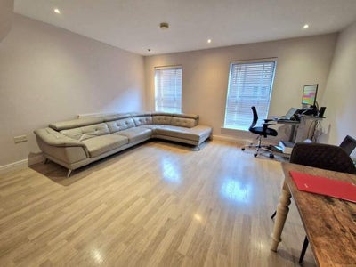 Luxuery & Bright 2-Bed Flat for Rent- LU1  Main Photo