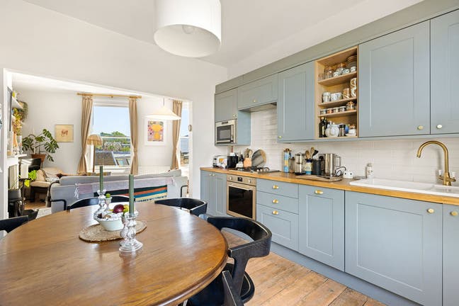 Huge Highbury Maisonette: From August Main Photo