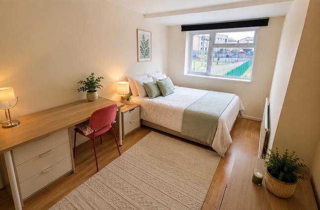 Bright and Spacious Double Room in Canning Town –  Main Photo