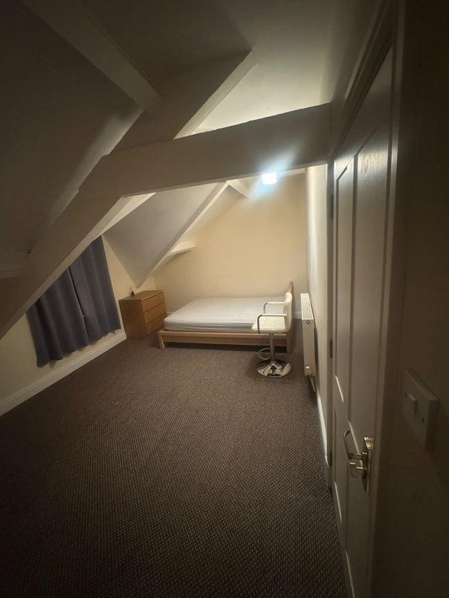 2 Double rooms for &pound;600, bills inclusive.  Main Photo