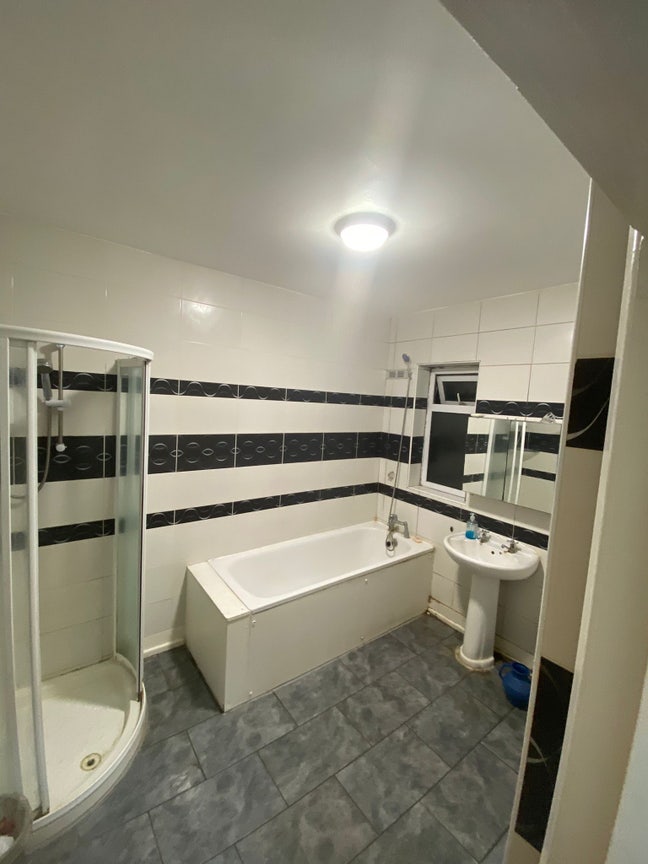 Rooms available  Main Photo