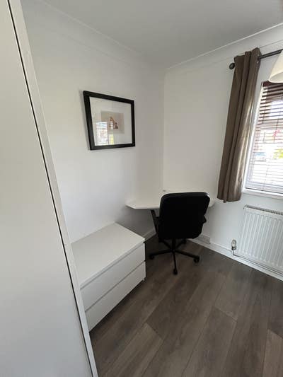 Single room available, Monday to Friday . Main Photo
