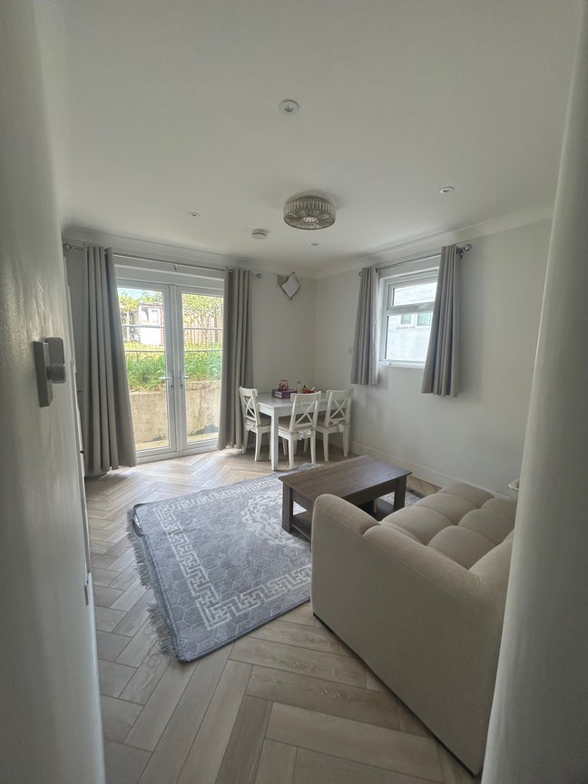 Refurbished Double Room All bill included  Main Photo