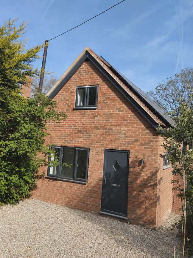 Two Large Double Rooms Available in Modern Annex  Main Photo