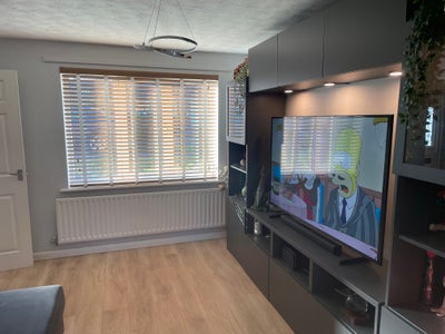 Double Room Available in Quiet Professional Home – Main Photo