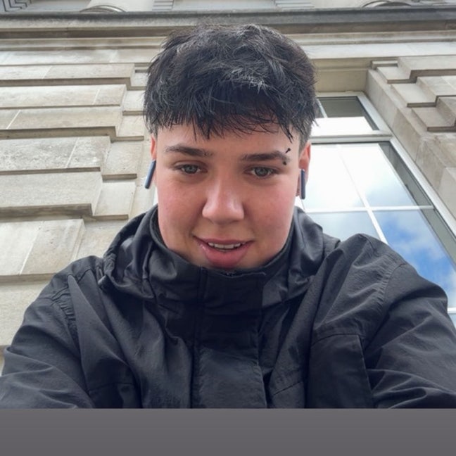 Professional Female seeks a double room Main Photo