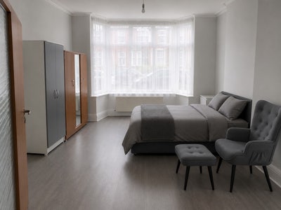 Huge Double Room! Wifi + Bills Incl Uc/Dss Only  Main Photo