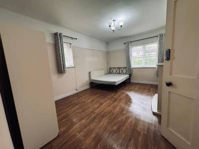 2 Spacious Bedrooms Near Chadwell Heath Station Main Photo