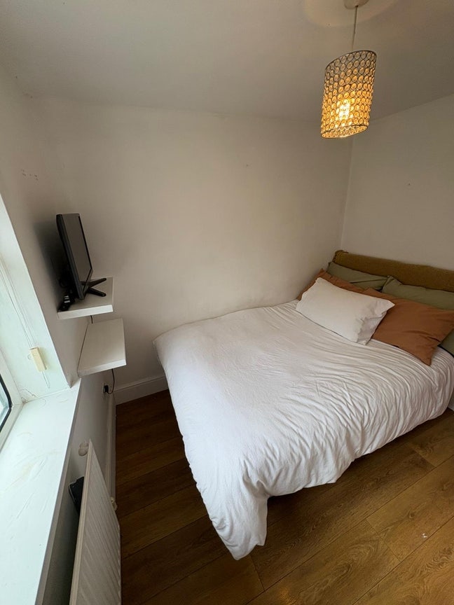 Small double &pound;500 (bills inc)  Main Photo